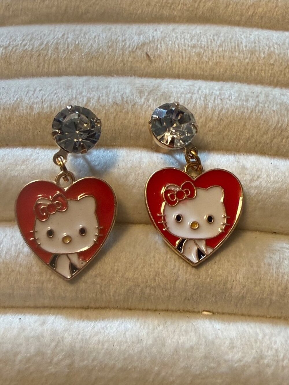 Sweetheart Sparkle – Hello Kitty Red Heart Earrings